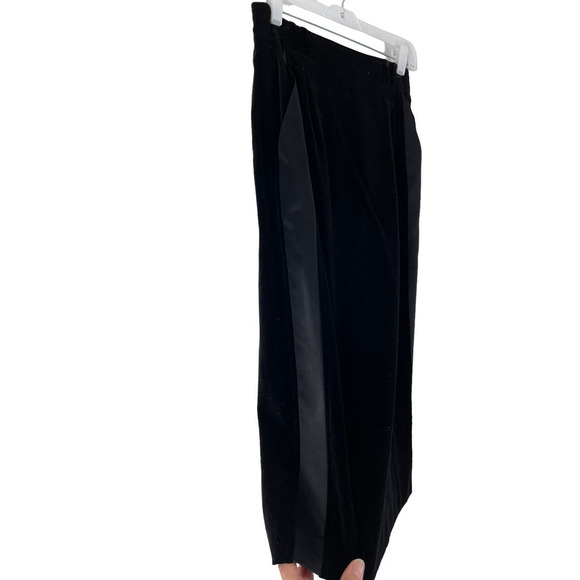 ESCADA BLACK VELVET PENCIL SKIRT SATIN PANELS ON SIDES - Picture 2 of 8